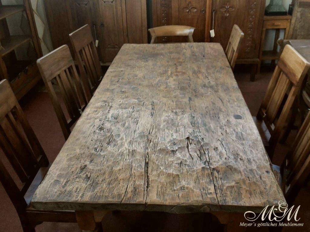 antiker Tisch, Tischplatte aus einem Stück