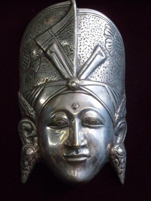 Balinesische Königsmaske als Relief